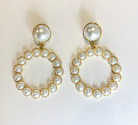 Fashionably Pearl Earrings